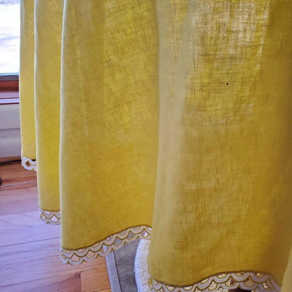 Vintage Yellow Embroidered Linen 65" Round Tablecloth + 6 Matching Napkins - Picture 3 of 6